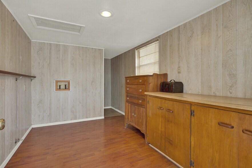 More Photos Of 1959 Gruene Rd, New Braunfels Office For Sale