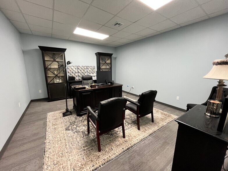 More Photos Of 320 W Broadway St, Okemah Office For Sale