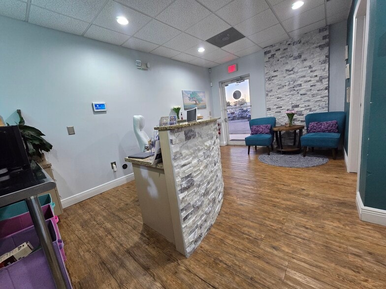 More Photos Of 13131 Kings Lake Dr, Gibsonton Medical For Lease