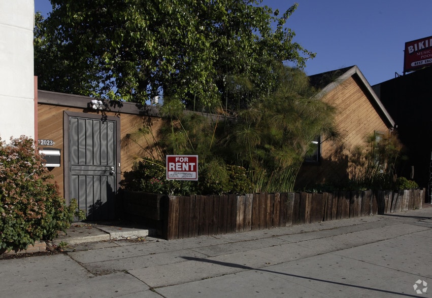 Primary Photo Of 12023 Venice Blvd, Los Angeles Coworking Space