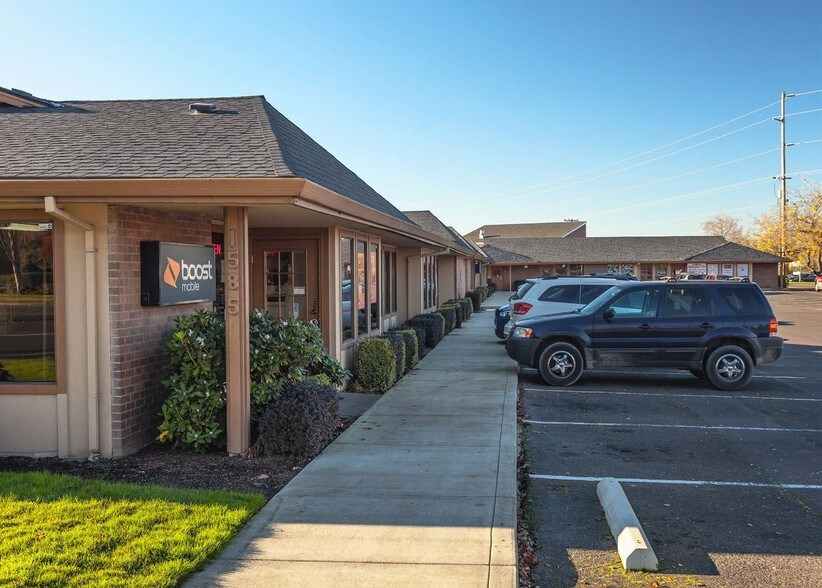 More Photos Of 1585 N Pacific Hwy, Woodburn Unknown For Lease