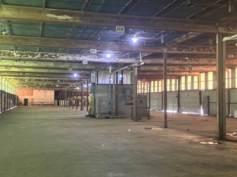 More Photos Of 12170 Old Gentilly Rd, New Orleans Truck Stop For Lease