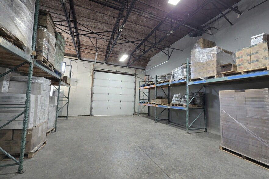 More Photos Of 25 E Kearney St, Bridgewater Warehouse For Lease