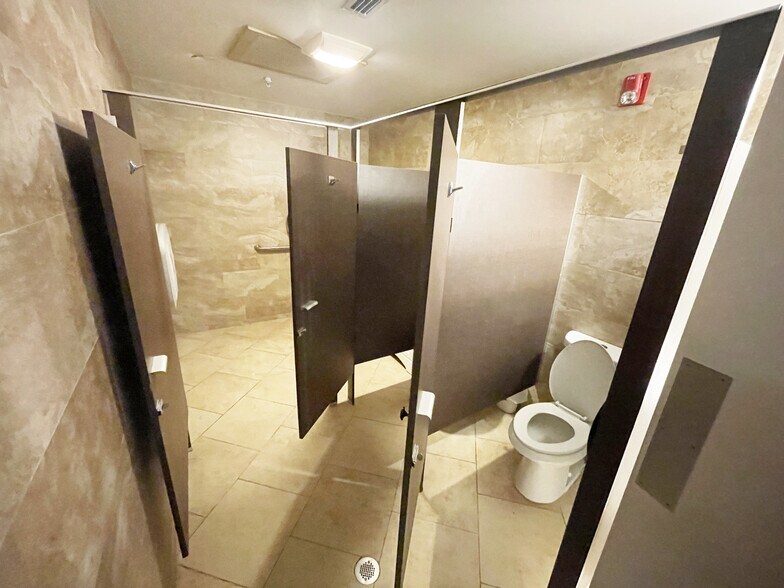 More Photos Of 1901 Leonid Rd, Jacksonville Schools For Sale