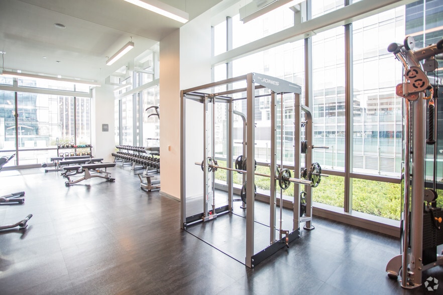 More Photos Of 1800 N Lynn St, Arlington Apartments For Lease