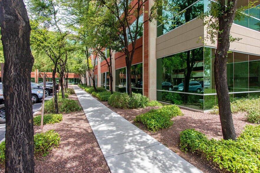 More Photos Of 3075 W Ray Rd, Chandler Coworking Space