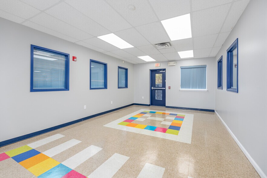 More Photos Of 411 Commerce Ln, West Berlin Medical For Sale