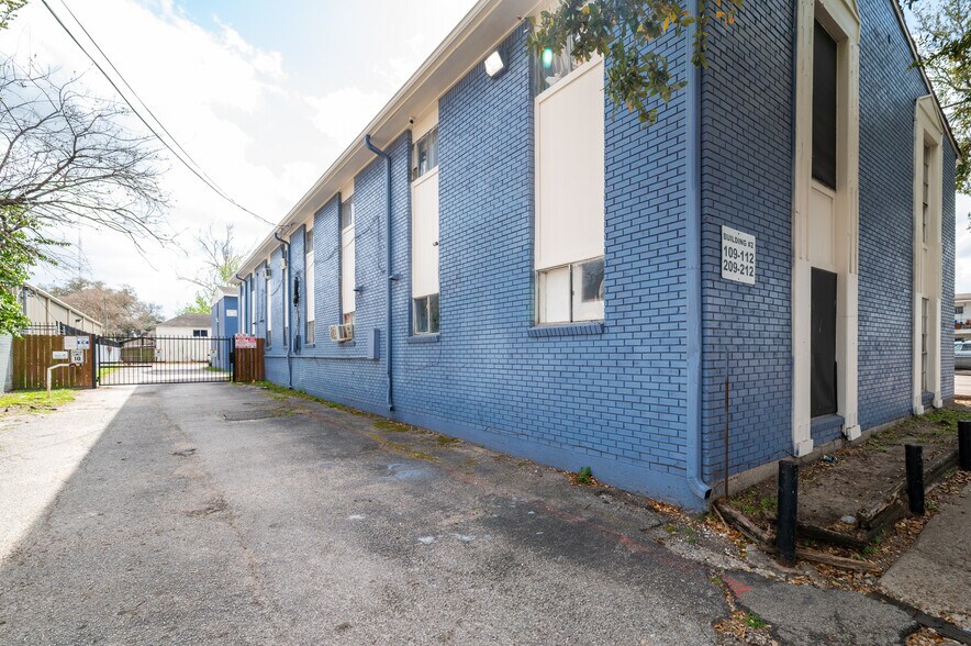 More Photos Of 122 E Crosstimbers St, Houston Apartments For Sale