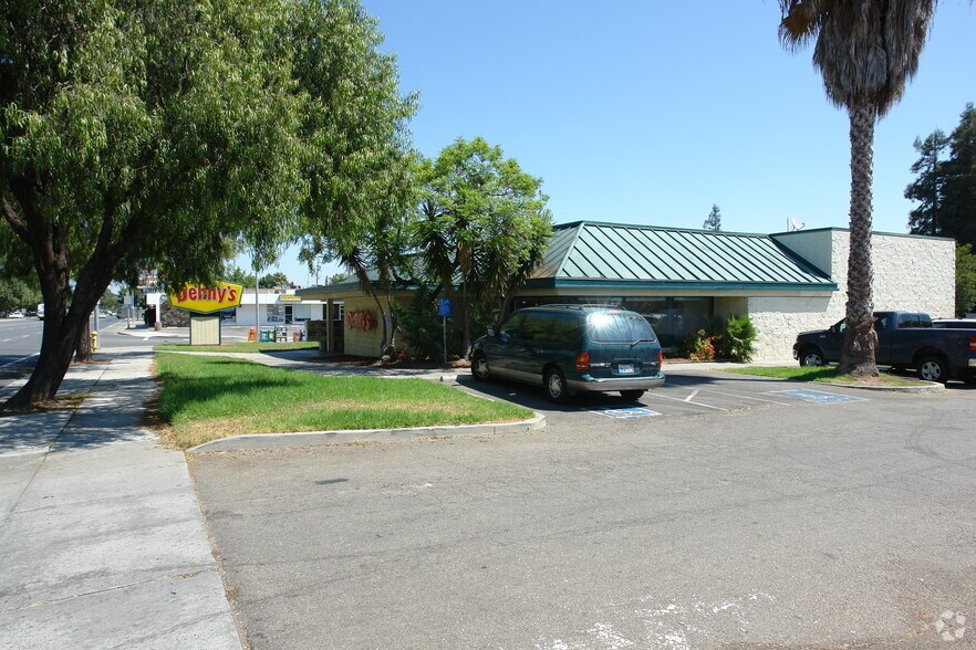 More Photos Of 2060 S Bascom Ave, Campbell Restaurant For Lease