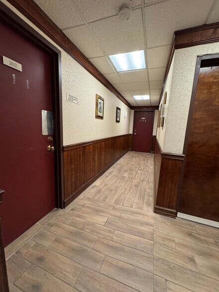 More Photos Of 20 W Park Ave, Long Beach Storefront Retail Office For Sale