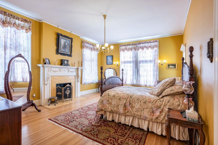 More Photos Of 623 Broadway St, Baraboo Specialty For Sale