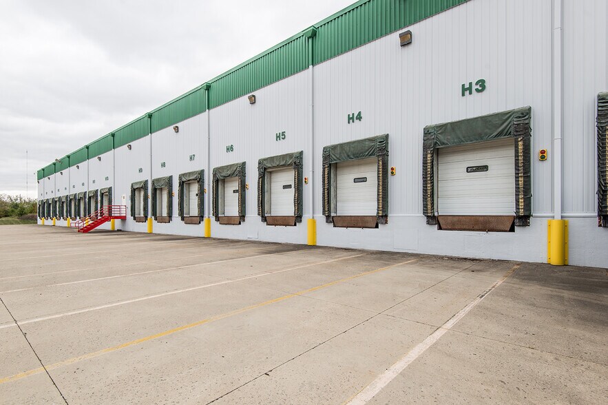 More Photos Of 245 S Franklin Rd, Indianapolis Refrigeration Cold Storage For Sale