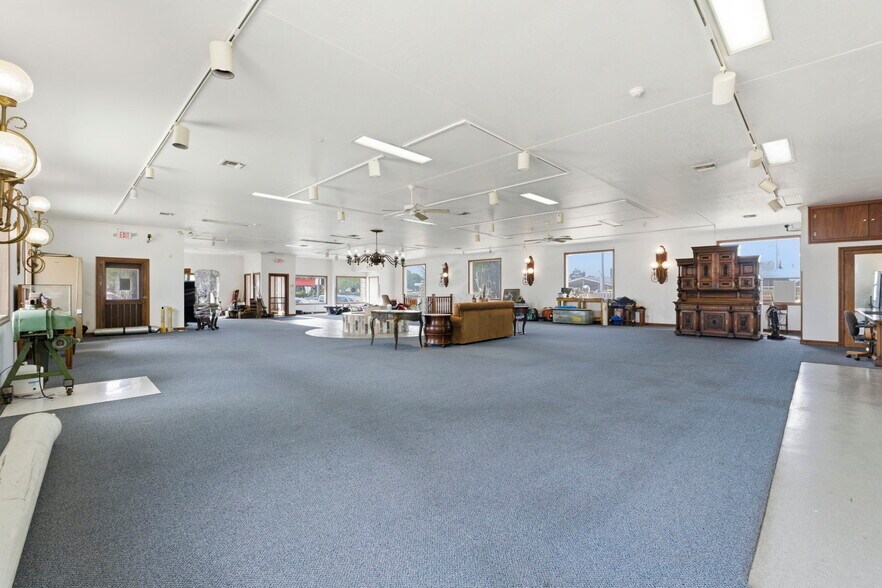 More Photos Of 2122 S Glenstone Ave, Springfield Freestanding For Sale