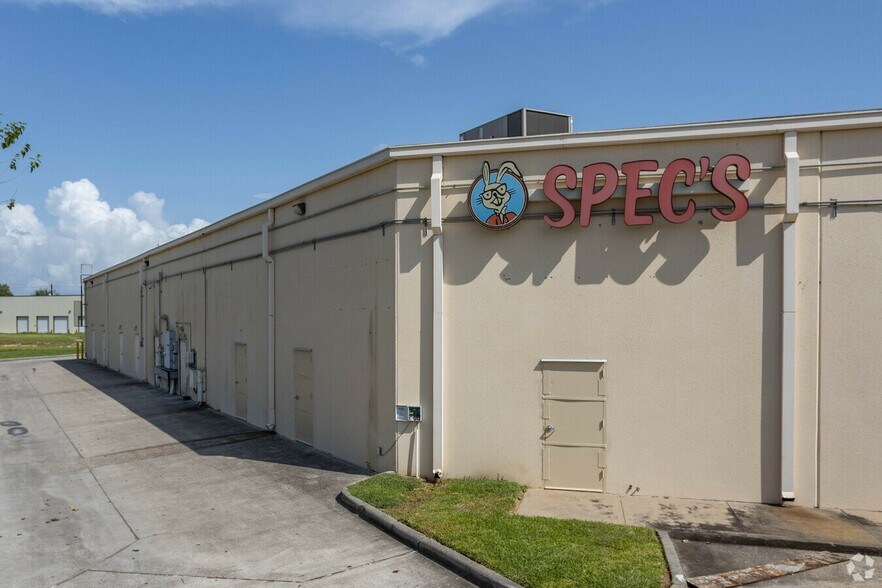 More Photos Of 11130 Gulf Fwy, Houston Storefront Retail Office For Lease