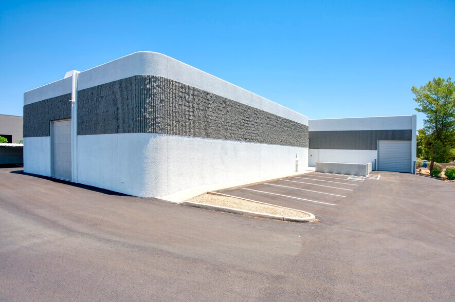 More Photos Of 7740 E Evans Rd, Scottsdale Showroom For Lease