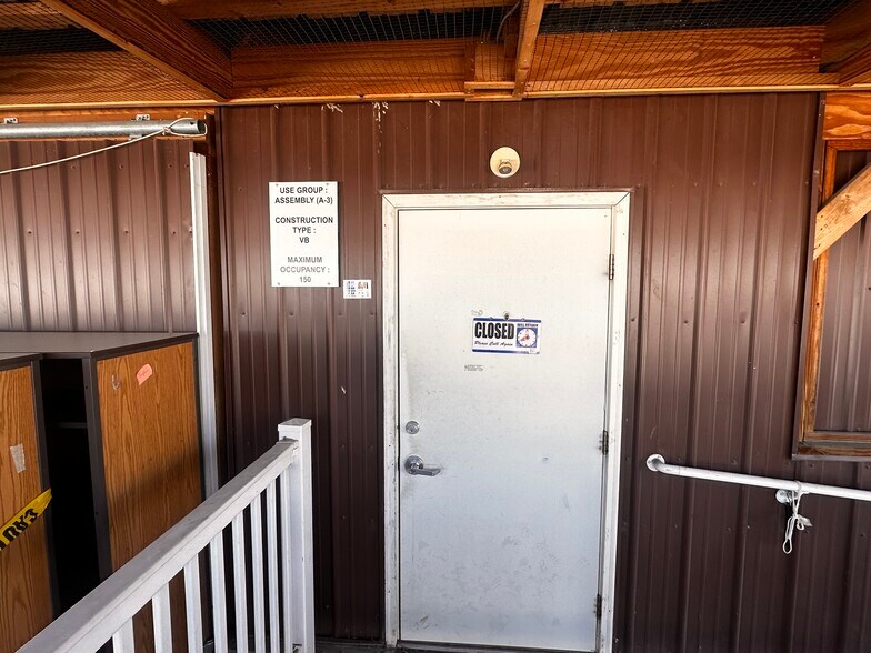 More Photos Of 522A S Main St, Broadway Flex For Sale