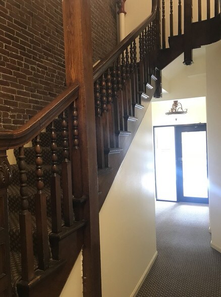 More Photos Of 297 Newbury St, Boston Storefront Retail Office For Lease