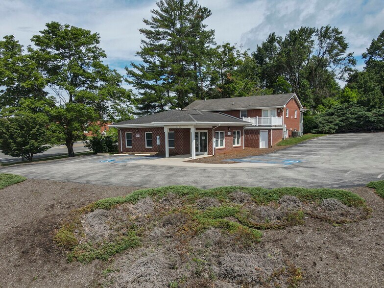 More Photos Of 1201 Elm St, Christiansburg Office For Sale