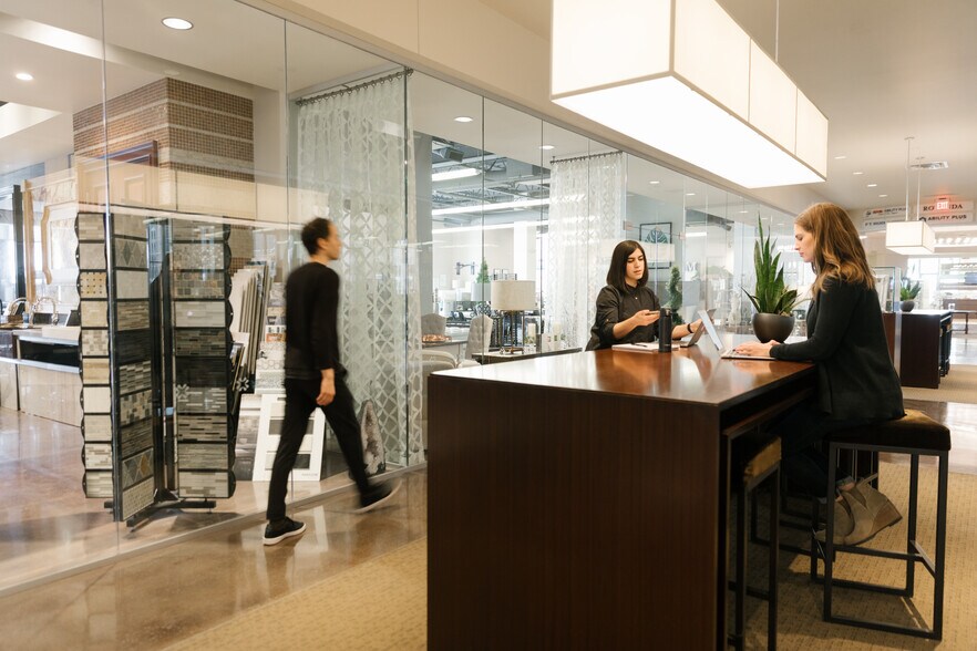 More Photos Of 200 S Rangeline Rd, Carmel Storefront For Lease