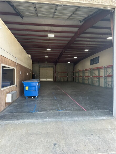 More Photos Of 5708 N Shepherd Dr, Houston Unknown For Lease