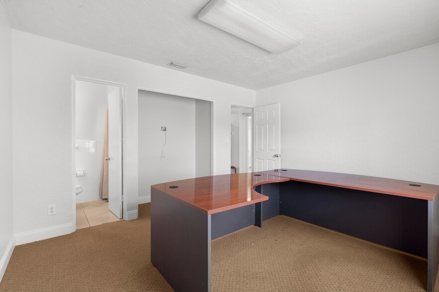 More Photos Of 2672 66th St N, Saint Petersburg Medical For Sale