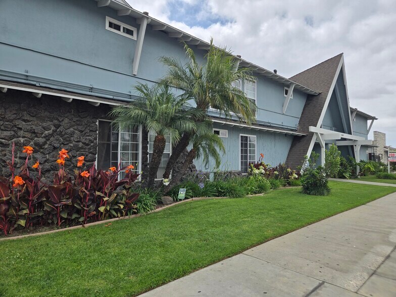 Primary Photo Of 11560 Paramount Blvd, Downey Apartments For Sale