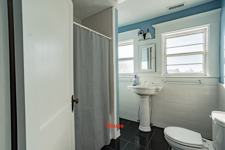 More Photos Of 8758 IN-9, Pendleton Light Manufacturing For Sale