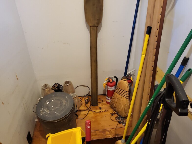 More Photos Of 212 S Broad St, Gastonia General Retail For Sale