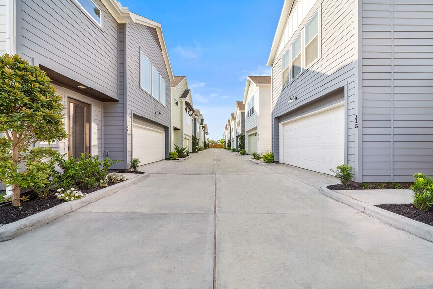 More Photos Of 11 Wellford St, Houston Apartments For Sale