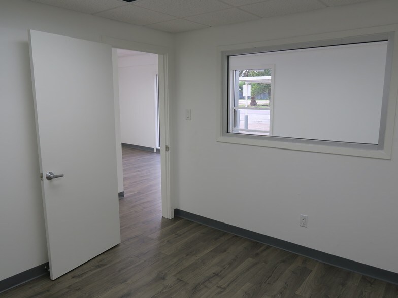More Photos Of 5930 Star Ln, Houston General Retail For Lease