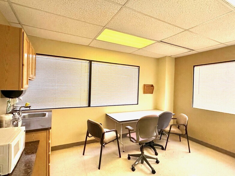 More Photos Of 901 Lincolnway, La Porte Medical For Sale