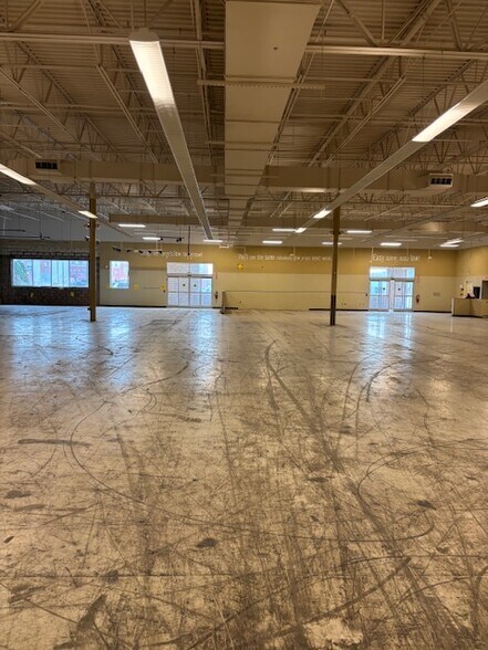 More Photos Of 651 11th St, Ambridge Freestanding For Lease