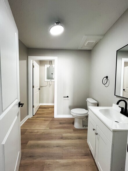 More Photos Of 297 E Center St, Marion Storefront For Lease