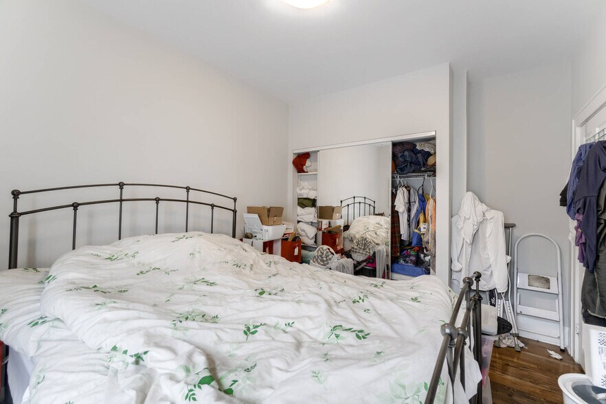 More Photos Of 4 Oriole Gdns, Toronto Apartments For Sale