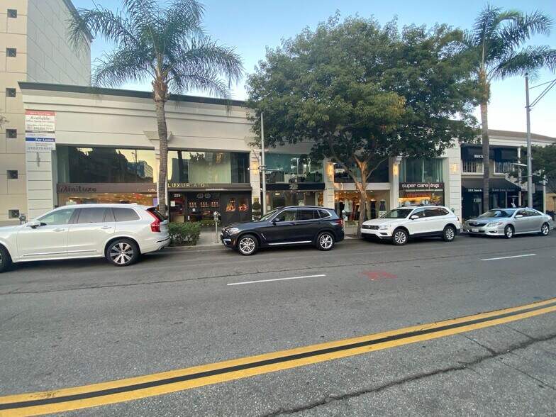 More Photos Of 220-228 N Canon Dr, Beverly Hills Loft Creative Space For Lease