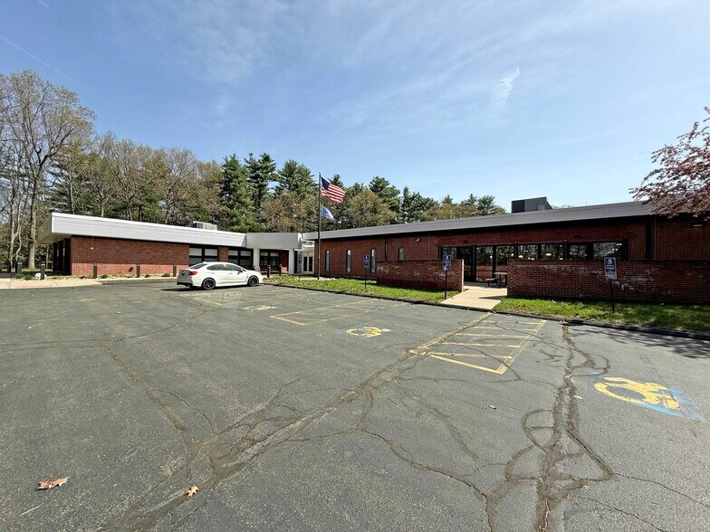 More Photos Of 50 Tower Ln, Avon Light Manufacturing For Lease