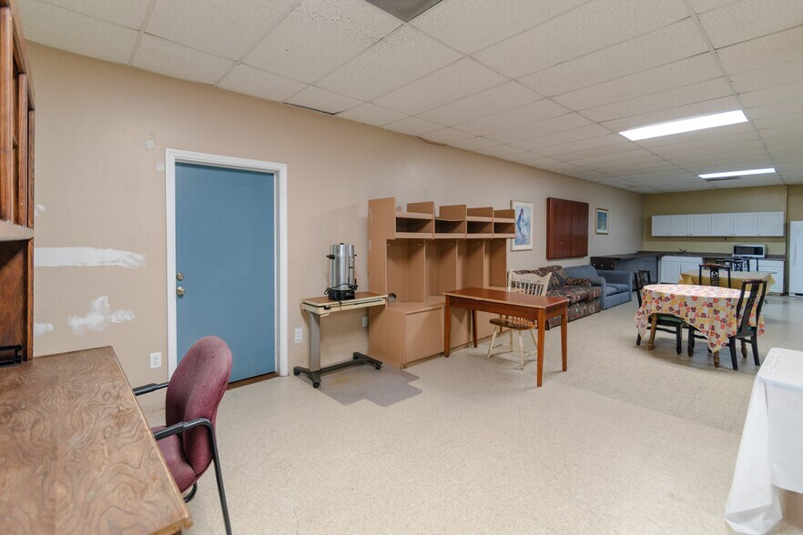 More Photos Of 2101 E Ben White Blvd, Austin Shelter For Sale