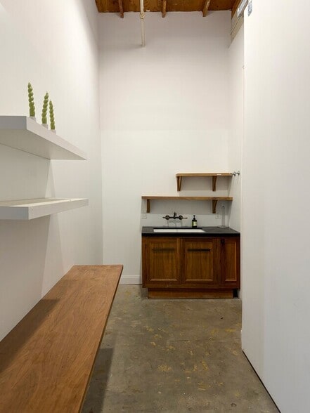 More Photos Of 8714 Santa Monica Blvd, West Hollywood Storefront Retail Office For Lease