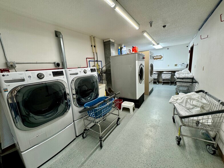 More Photos Of 406 Main Ave NE, Warroad Hotel For Sale