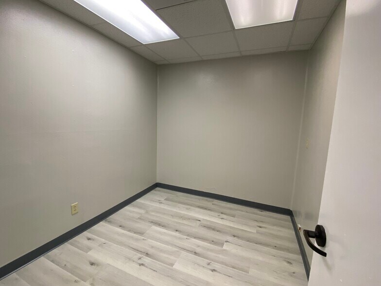 More Photos Of 1401 Applewood Dr, Dalton Medical For Lease