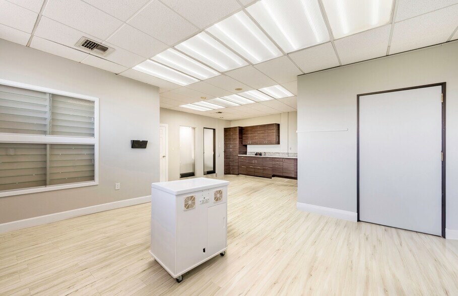 More Photos Of 2700 N Bellflower Blvd, Long Beach Medical For Lease