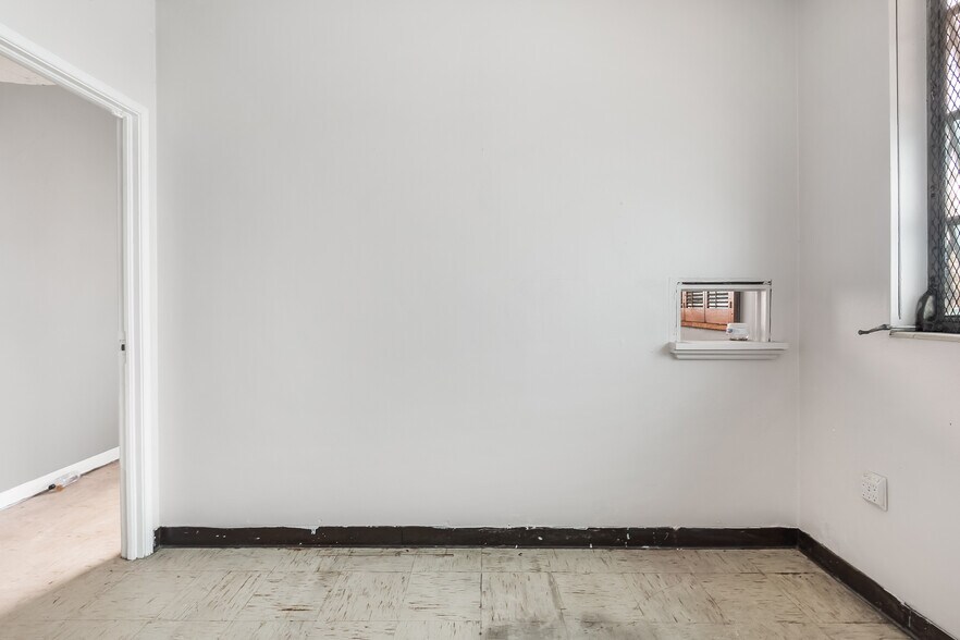 More Photos Of 775 NW 21st St, Miami Service For Sale