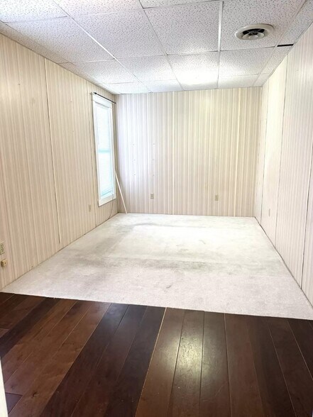 More Photos Of 840 S 3rd Ave, Wausau Storefront Retail Residential For Sale