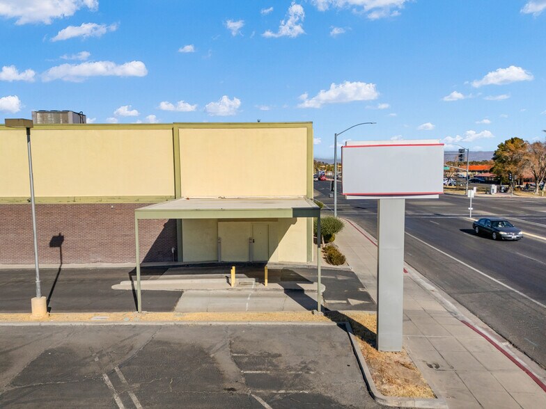 More Photos Of 101 W Ridgecrest Blvd, Ridgecrest Bank For Lease