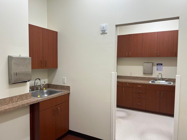 More Photos Of 40107 Highway 27, Davenport Medical For Lease