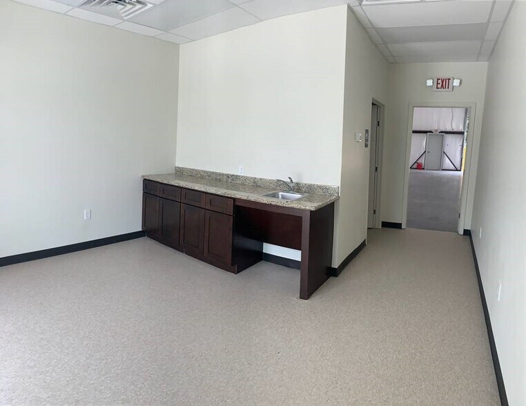 More Photos Of 9730 Telephone Rd, Houston Service For Lease