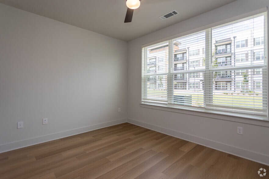 More Photos Of 930 W Mallard Creek Church Rd, Charlotte Apartments For Lease