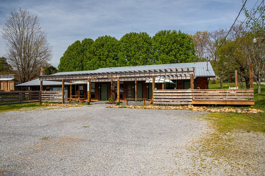 More Photos Of 3804 Wears Valley Rd, Sevierville Hotel For Sale