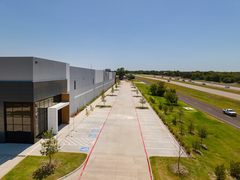 More Photos Of 800 S J Elmer Weaver Fwy, Cedar Hill Distribution For Sale