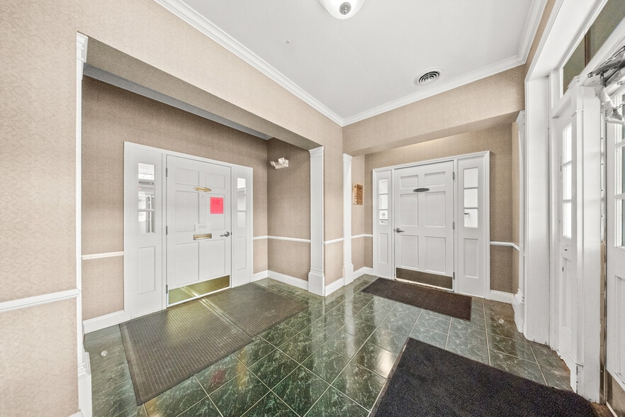 More Photos Of 1901 Winchester Ave, Ashland Office For Sale